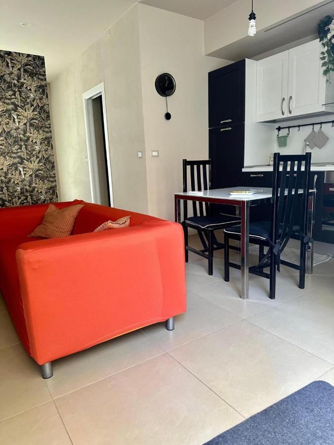 Piccolo Loft In Centro Asti Apartment Exterior photo